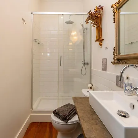 Eine Mischung Aus Altem Wort Und Modernem Charme In Appartement Lissabon
